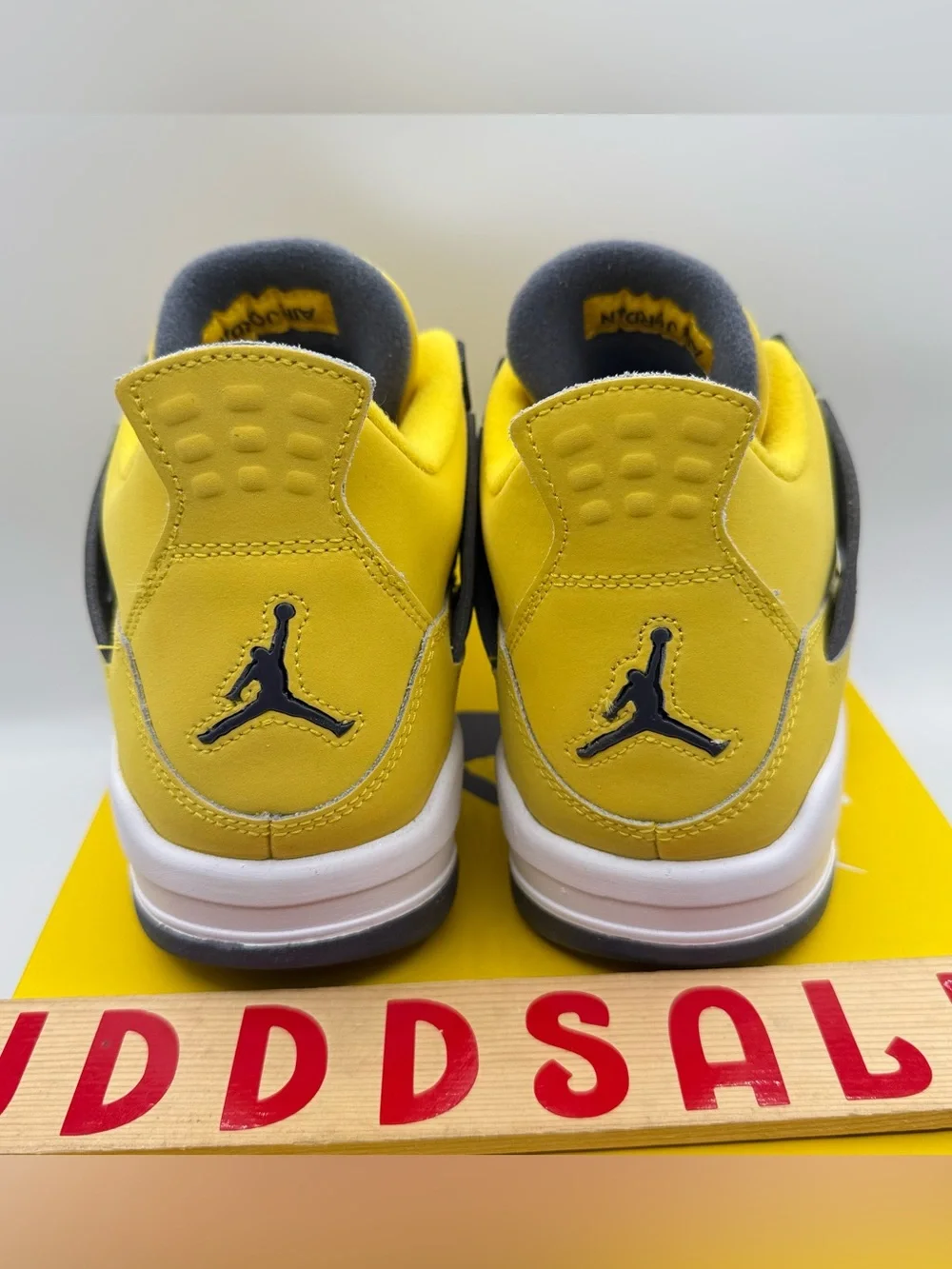 Nike Air Jordan 4 Lightning Tour Yellow GS 408452-700 Size 7Y/ Women's Size 8.5